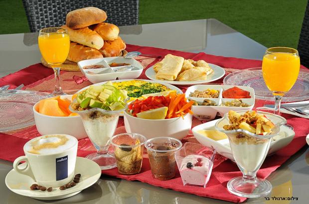 תוכלו ליהנות גם מארוחת בוקר גלילית טרייה ועשירה - Yaraech Lavan