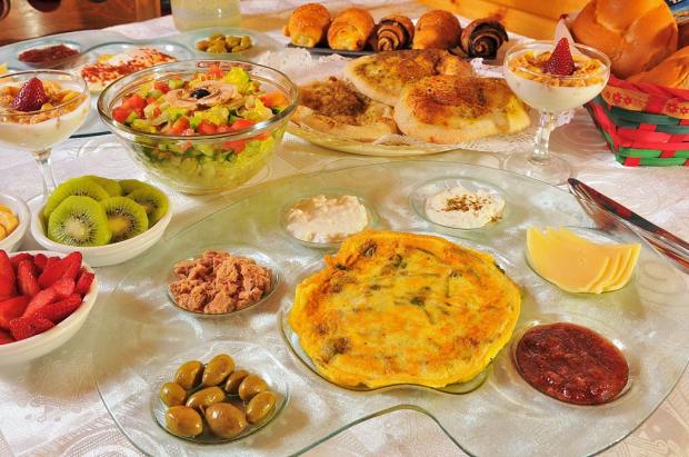 ארוחת בוקר ישראלית עשירה וטעימה - סוויטות גן עדן