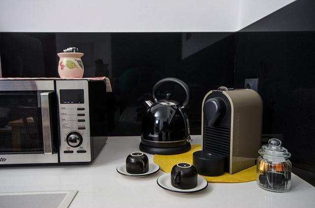 מטבח מאובזר עם פינת קפה/תה ומכונת נספרסו - אלברט'ס