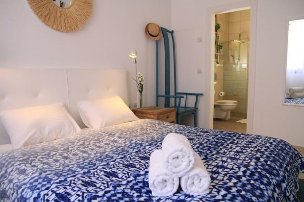 חדרי שינה עם חדרי רחצה צמודים בסוויטת ההורים - Ella Sun Eilat