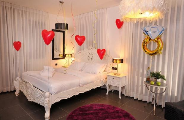 חדר שינה רומנטי בעיצוב מלכותי - Suite Vegas