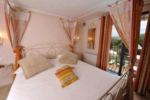 מיטות מפנקות וחדרים מעוצבים - Vila Provans