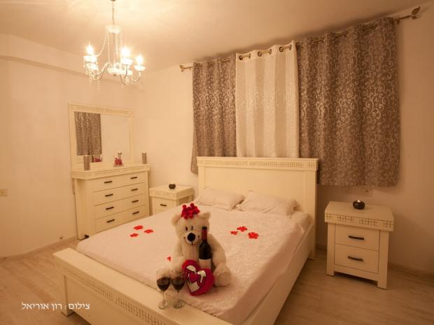 חדר השינה הפרטי, בגוונים מרגיעים - Accommodation in Eshtaol Forest