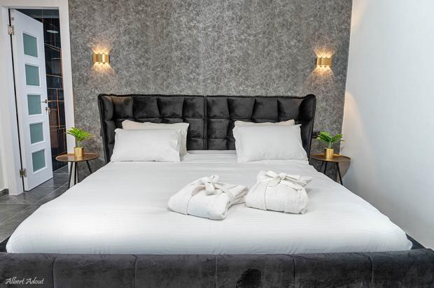המיטה המפנקת עליה יחכו לכם חלוקי רחצה איכותיים - רפאל רויאל סוויטת יוקרה- לזוגות בלבד