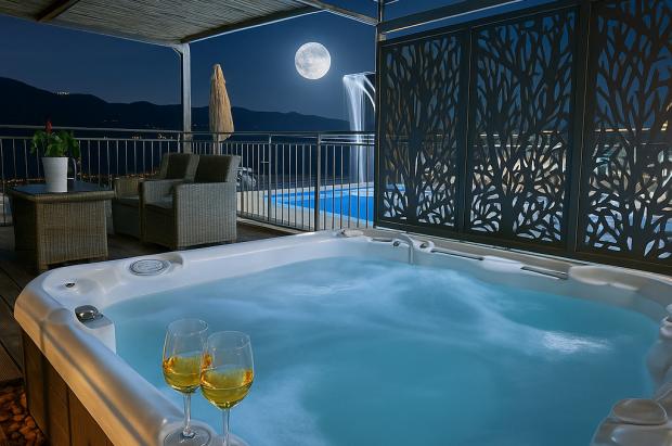 גקוזי מחומם ורותח בחצר של המתחם - גלילאה