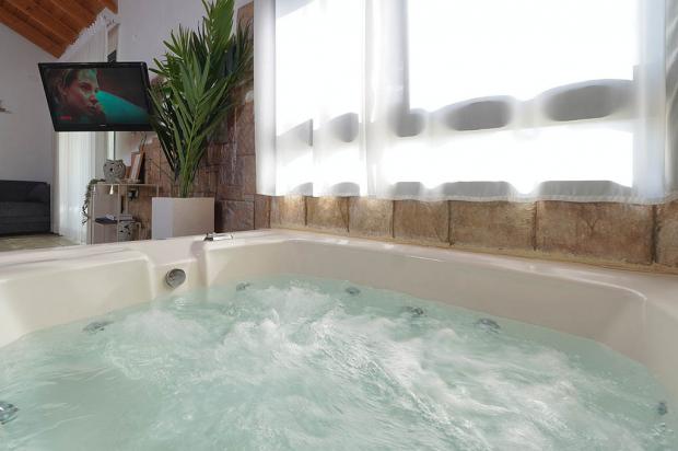 ג'קוזי מפנק צופה לנוף - נוף ליער