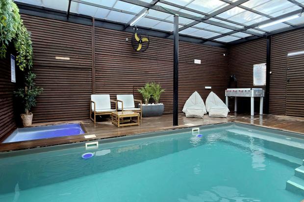 בריכה פרטית מחוממת ומקורה - נוף ליער