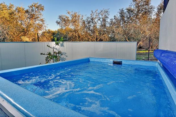 בריכת שחייה פרטית לסוויטה - סוויטת וארדה