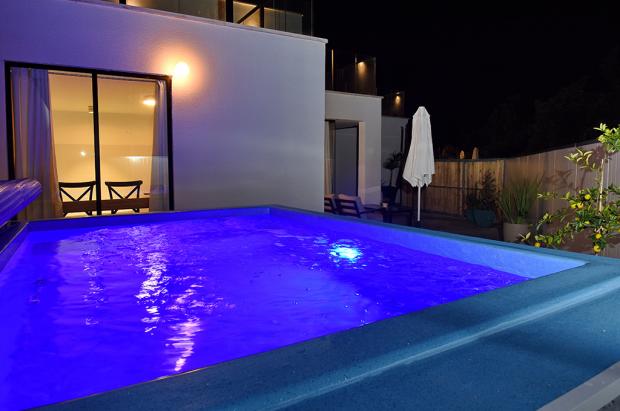 בריכה פרטית מחוממת - סוויטת וארדה