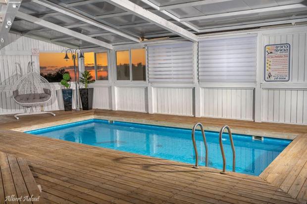 בריכה בפרטיות מושלמת - לורן- סוויטת יוקרה