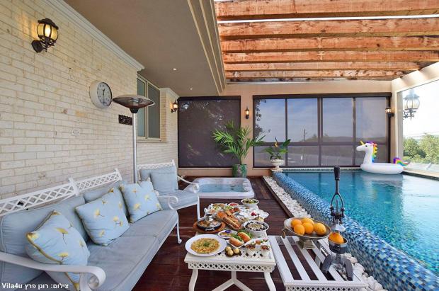 פינוקים לצד הבריכה - Nessya