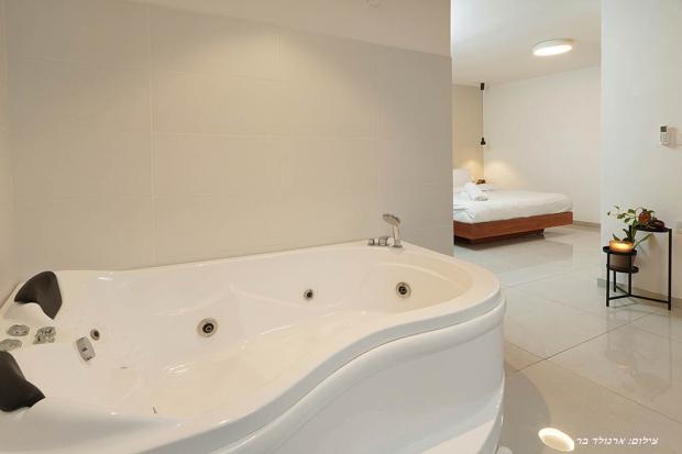 ג'קוזי מפנק בסוויטה ג'קוזי מפנק בסוויטה - סוויטת וארדה