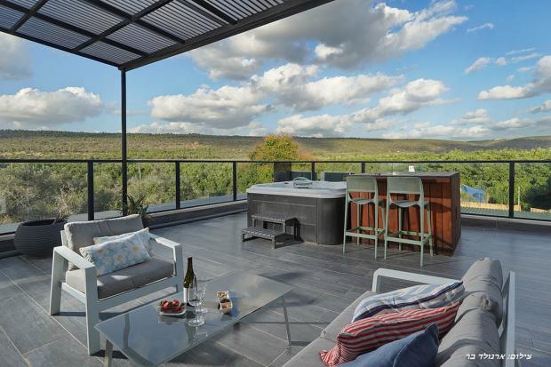 מרפסת ענקית עם ספא פרטי מרפסת ענקית עם ספא פרטי - collina verde