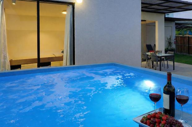 בריכה פרטית מחוממת בריכה פרטית מחוממת - סוויטת וארדה