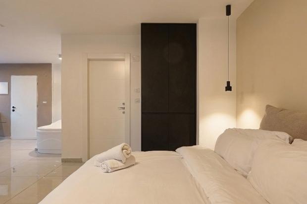 סוויטה מעוצבת בגוונים נקיים סוויטה מעוצבת בגוונים נקיים - סוויטת וארדה