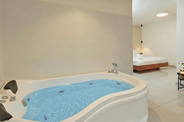 ג'קוזי מפנק בסוויטה ג'קוזי מפנק בסוויטה - סוויטת וארדה