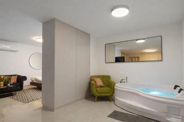 ג'קוזי גדול בסוויטה - וארדה