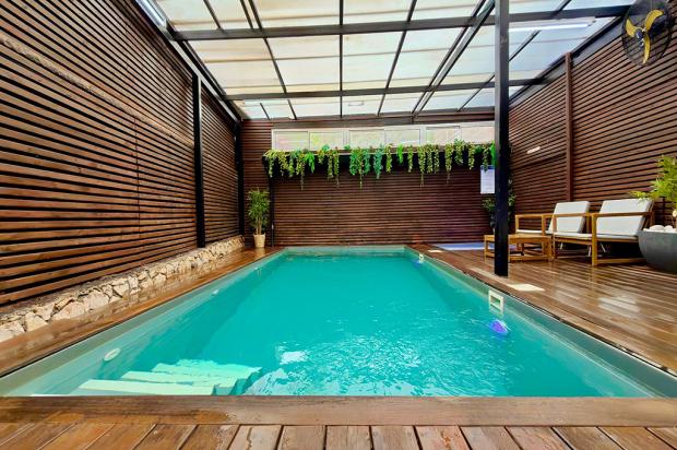 בריכת שחייה מפנקת - נוף ליער