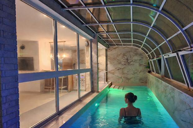 סוויטה פרטית עם בריכה מחוממת ומקורה ג'קוזי ספא וסאונה - סוויטה נוף נמרוד