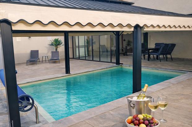 הבריכה הפרטית ביום - שרדונה- Chardonnay