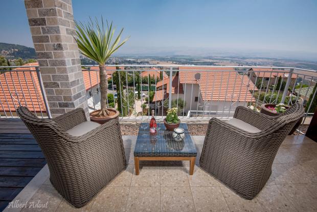 מרפסת צופה לנוף בפרטיות - Mountain Corner