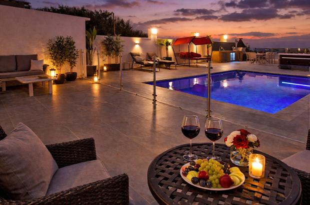 סוויטה חלומית עם בריכה פרטית מחוממת ומקורה וג'קוזי ספא פרטיים מול הנוף - סוויטת קרטייה