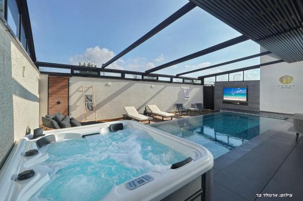 גקוזי ספא בריכה מחוממת ומקורה - קמאו סוויטת יוקרה