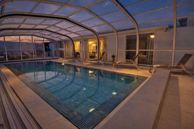 הבריכה המחוממת בשעת ערב - ג'קסון