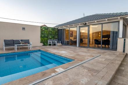 Alpha - Luxury Suite