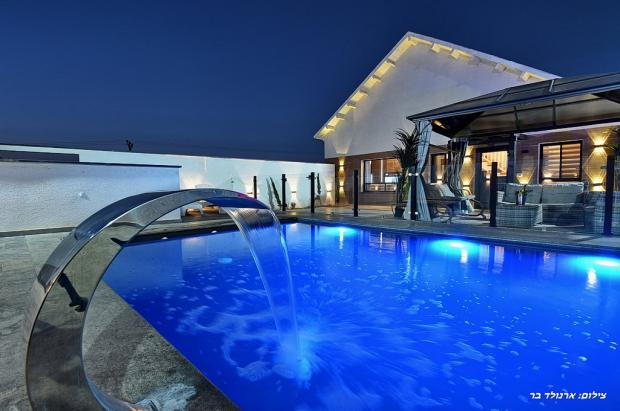 בריכה מחוממת ומקורה וג'קוזי ספא פרטיים לסוויטה - אחוזת האושר