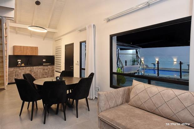 מטבח ושולחן אוכל בסוויטה - אחוזת האושר