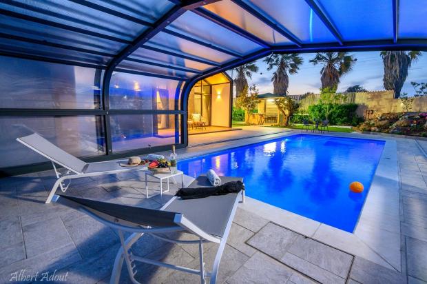 בריכה פרטית מחוממת ומקורה פרטית לסוויטה - אסיה