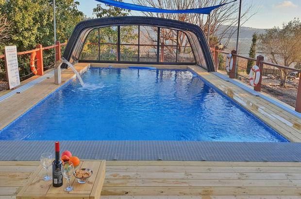 הבריכה במתחם - מרגנית בגליל