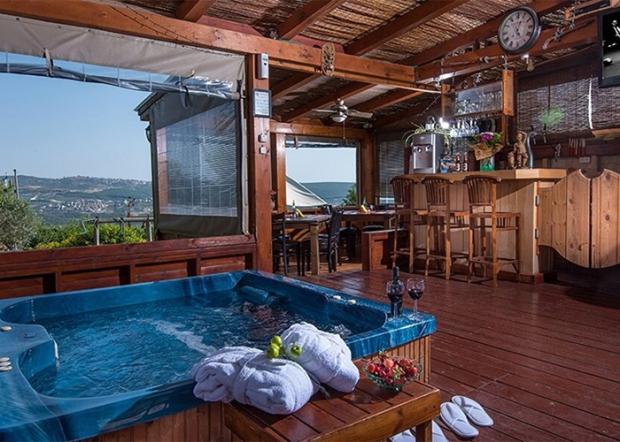 מתחם הספא כולל ג'קוזי ספא פרטי וסאונה - מרגנית בגליל