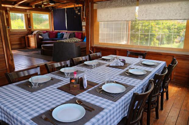 לאונג' לארוחות משותפות - מרגנית בגליל