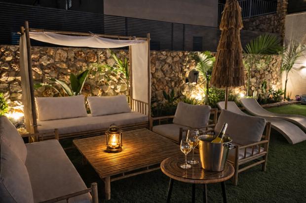 להתפנק בפינות ישיבה במתחם הוץ - כינר סוויטות יוקרה