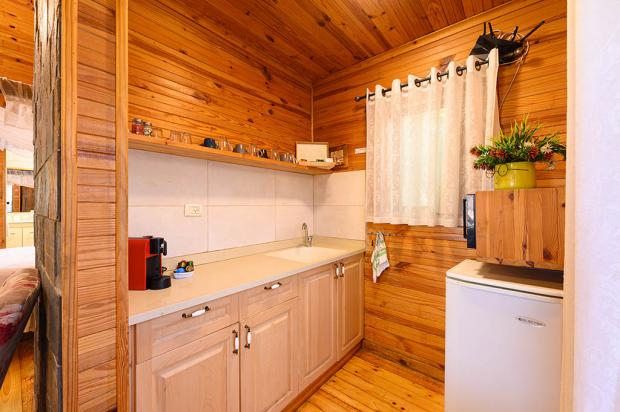 מטבח מאובזר עם מכונת קפה - Rosh Pinat Noy