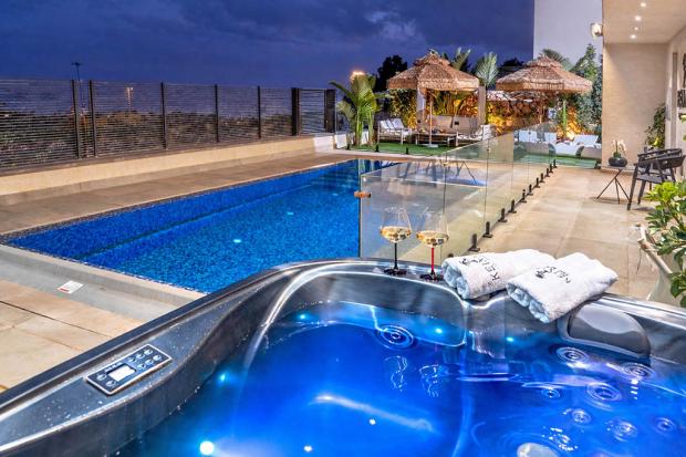 בריכה מפנקת מול הנוף - כינר סוויטות יוקרה