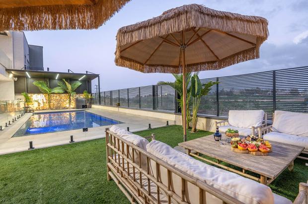 הבריכה מול הנוף - כינר סוויטות יוקרה